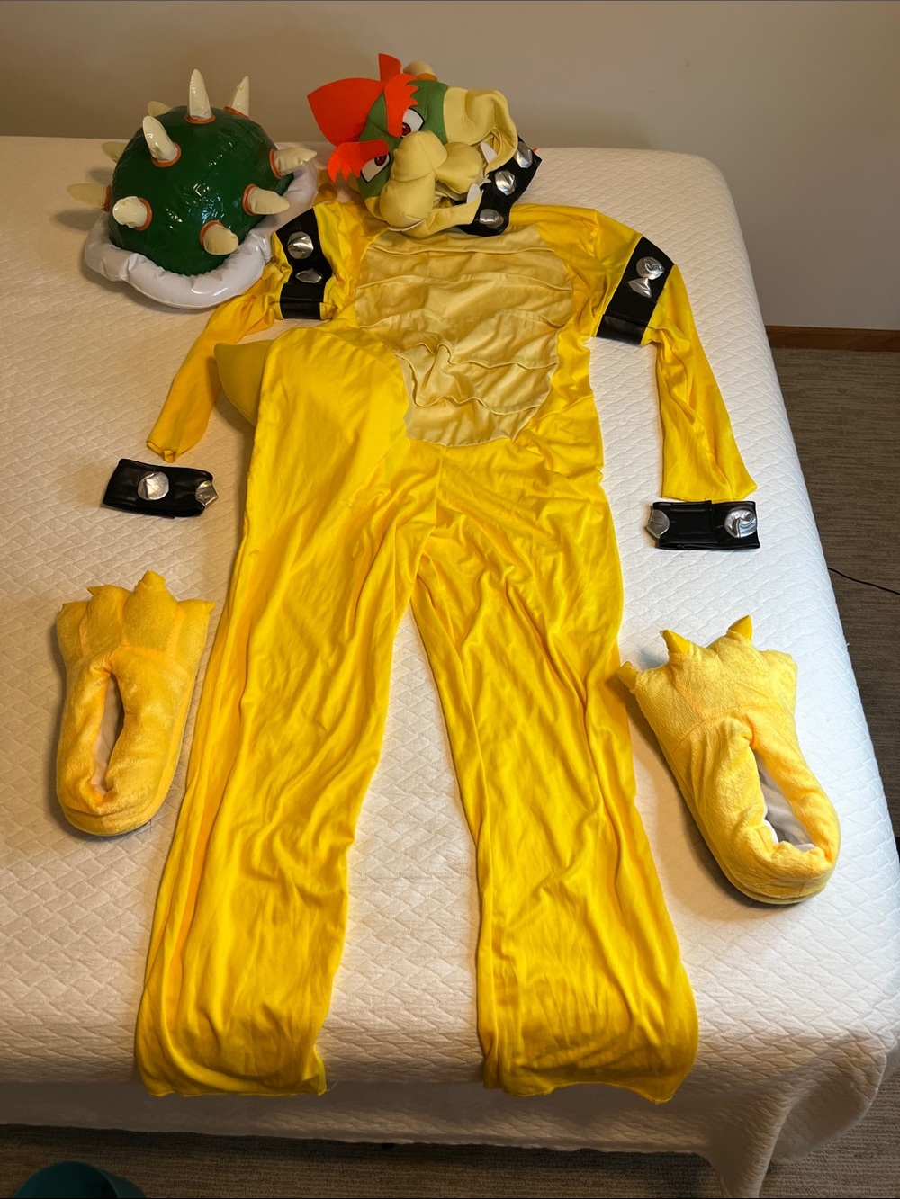 Bowser Costume Set - Bright Yellow super Mario Cosplay/halloween, 7 pieces!